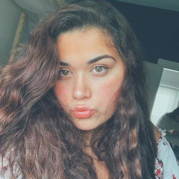 Profile Picture of Sydney Brozoski (@sydneybrozoskii) on Poshmark