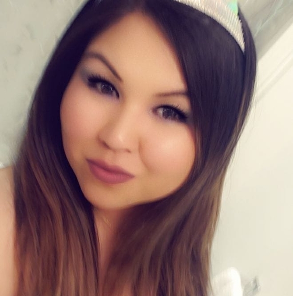 Adrianne Williams - Poshmark Profile Picture of Adrianne Williams (@nicole_0370) on Poshmark