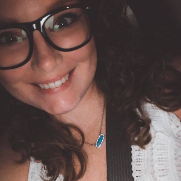 Profile Picture of Ambrielle Pitzulo (@apitzulo) on Poshmark