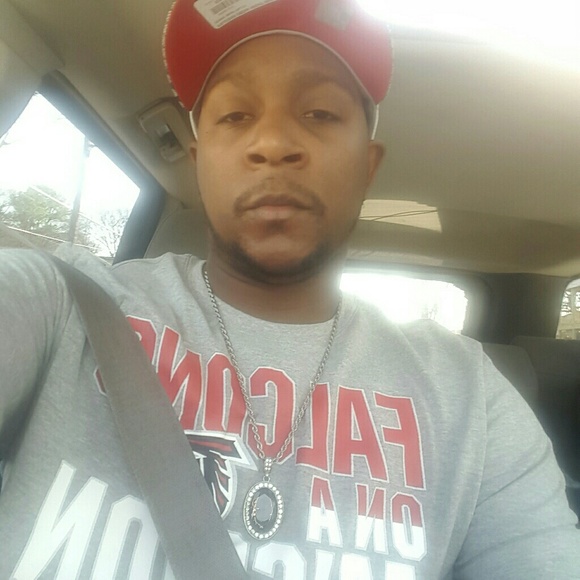 Profile Picture of Justin Snelling (@snelly33) on Poshmark