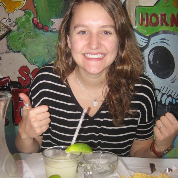 Profile Picture of Isabel White (@isabelbwhite) on Poshmark