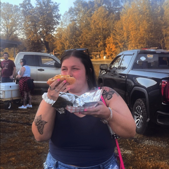 Profile Picture of Mckenzie Magaro (@mckenziemagaro) on Poshmark