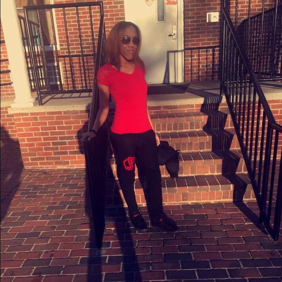 Profile Picture of Michaela Manning (@manningmichaela) on Poshmark