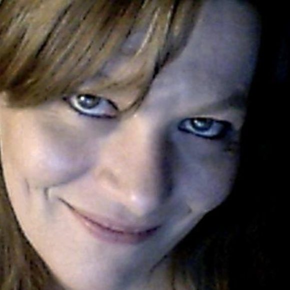 Profile Picture of Dee Bean (@deebean418) on Poshmark