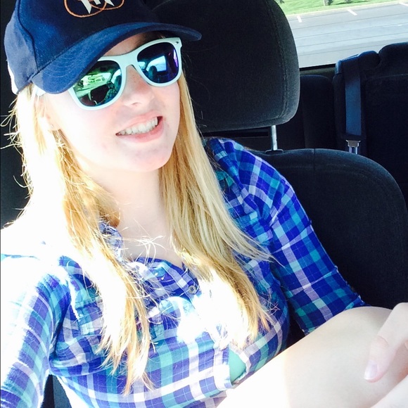 Profile Picture of Hailey Fischer (@haileyhaileeey) on Poshmark