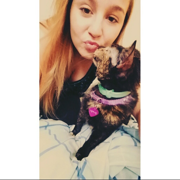 Profile Picture of Mindy Behlmann (@mindyb95) on Poshmark