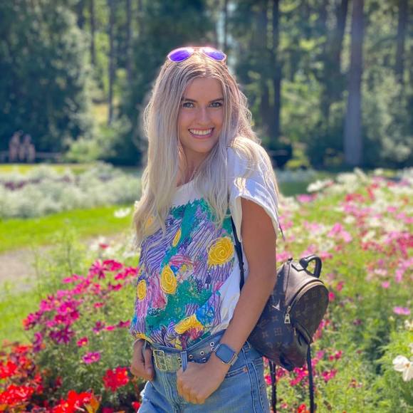 Profile Picture of Shawna Ohlman (@shawnaoh) on Poshmark