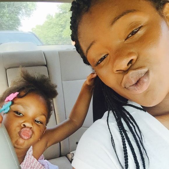 Profile Picture of Racheal Moore (@racheal20) on Poshmark