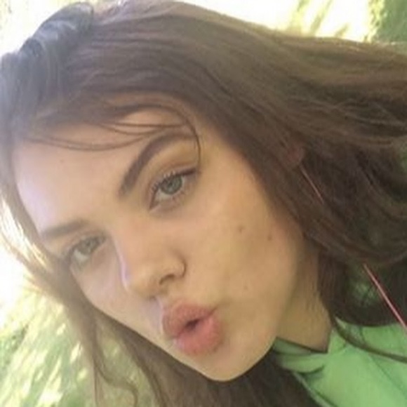 Profile Picture of Cecelia Hoeper (@kinggtsar) on Poshmark