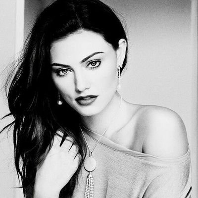 Profile Picture of Andrea Labonair Aka Hayley Marshall (@FangedNWolfy) on Twitter