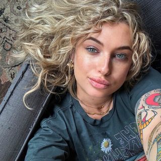 Profile Picture of Kaitlin Newman (@kaitlinobscura) on Instagram