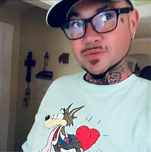 Profile Picture of Jeffrey Matters (@jeffreymatters) on Poshmark