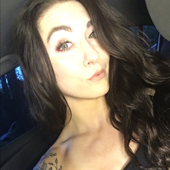 Delaney Iragorri - Poshmark Profile Picture of Delaney Iragorri (@diragorri) on Poshmark