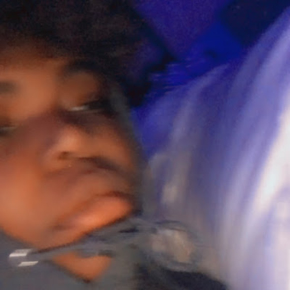 Profile Picture of Olivia Hinton (@oliviahinton55) on Poshmark