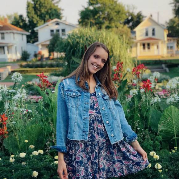 Profile Picture of Rachel Bixby (@angel55369) on Poshmark