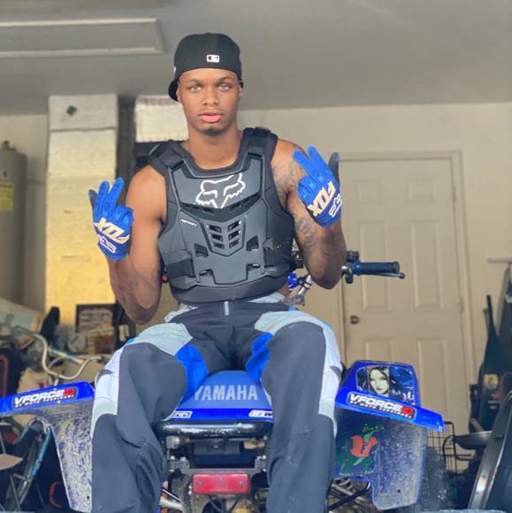 Profile Picture of Gary Edwards (@224793g) on Poshmark