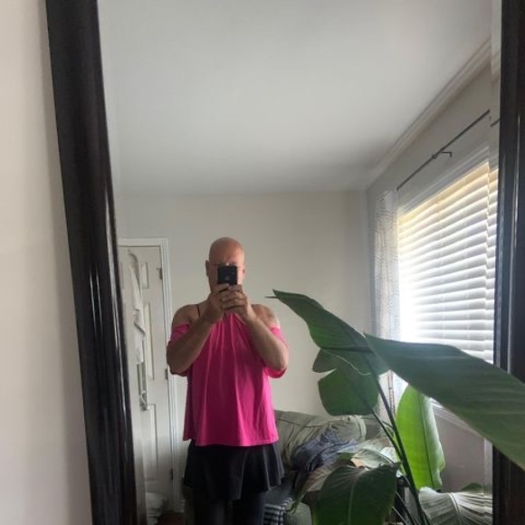 Profile Picture of Ken James (@luvdressup) on Poshmark