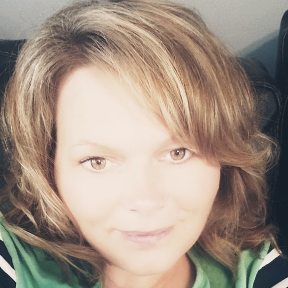 Profile Picture of Stacie Wheeler (@stacie_sah) on Poshmark