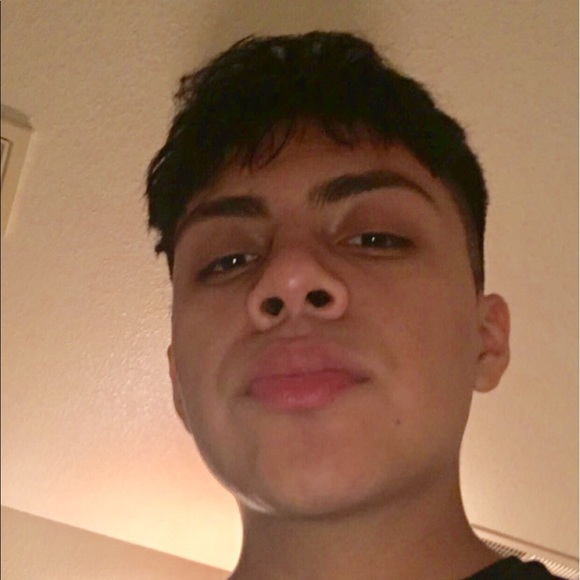 Profile Picture of Alejandro Iglesias (@iglesiasalex559) on Poshmark