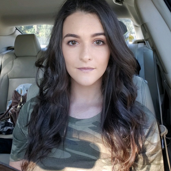 Profile Picture of Ariel Taylor (@tarielmarie) on Poshmark