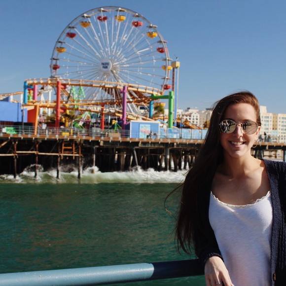 Profile Picture of Julia Decloux (@jdecloux) on Poshmark