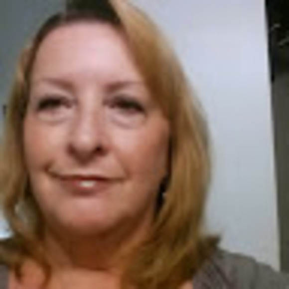Profile Picture of Janet Oseth (@yak508tenaj) on Poshmark