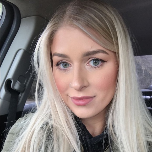 Profile Picture of Breanne Roberts (@breanne_roberts) on Poshmark