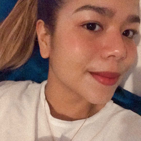 Profile Picture of Isabel Ferrer (@lulyp_) on Poshmark