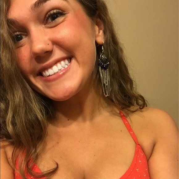 Profile Picture of Daniella Romano (@daniellaromano) on Poshmark