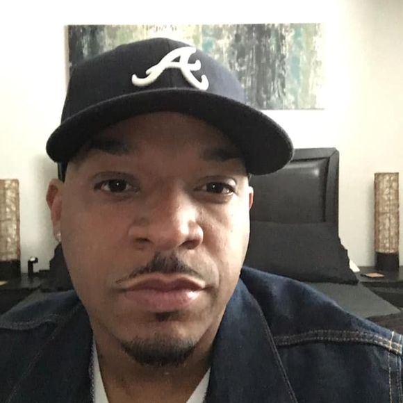 Profile Picture of Andre Harvey (@dre253) on Poshmark