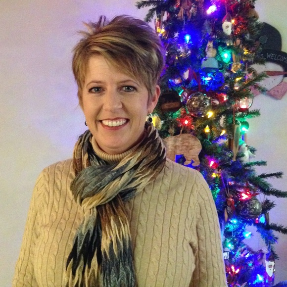 Profile Picture of Tonya Hollis (@hollis4lsu) on Poshmark