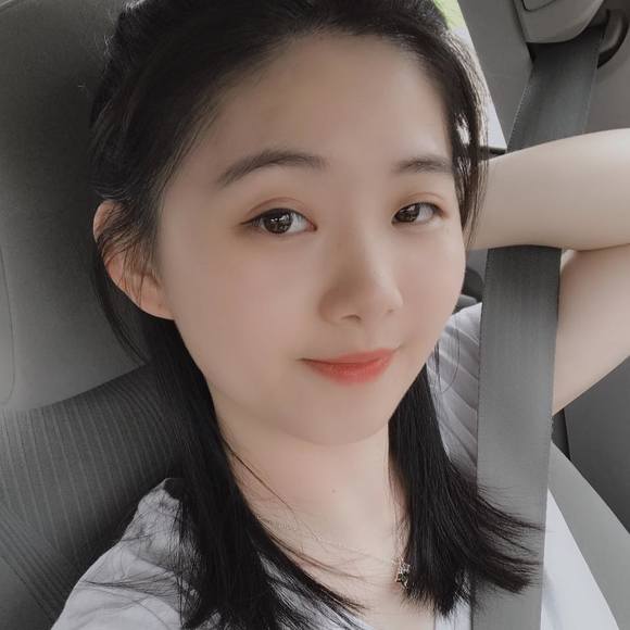 Profile Picture of Cuiting Liang (@beckyliang0504) on Poshmark