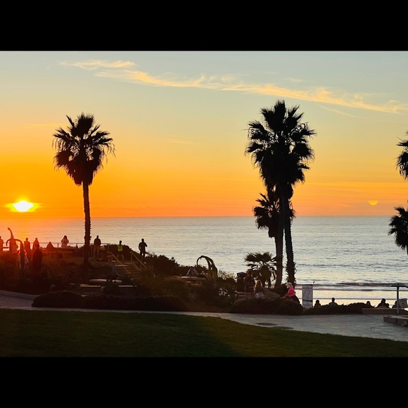 Profile Picture of Lara Paul (@lara_paul) on Poshmark