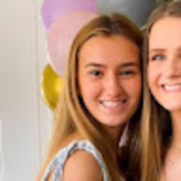 Profile Picture of Lillian Graham (@lilliangray405) on Poshmark