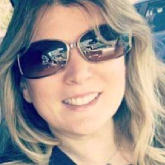 Profile Picture of Christina Vinsick (@vinsickc) on Poshmark