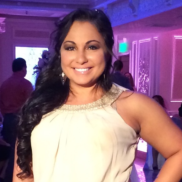 Profile Picture of Jennifer Pellone (@jpellone) on Poshmark