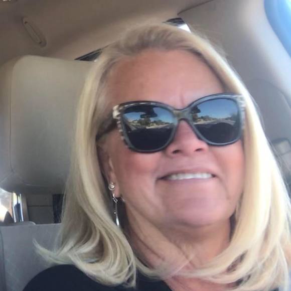 Profile Picture of Dione Beilby (@dionebeilby) on Poshmark