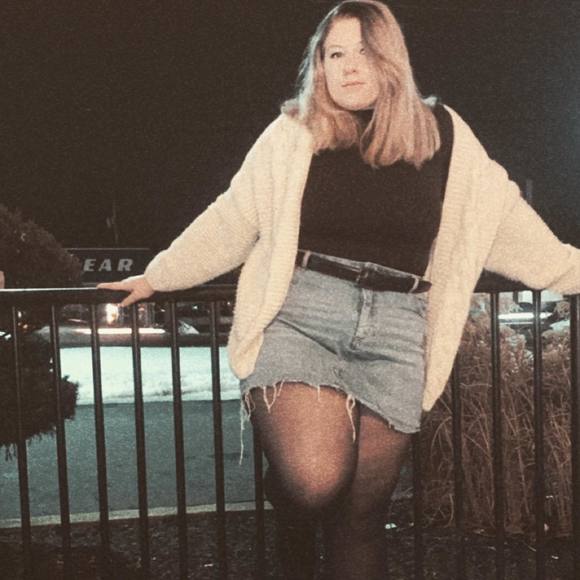 Profile Picture of Madelyn Schellhammer (@madelynhammer11) on Poshmark