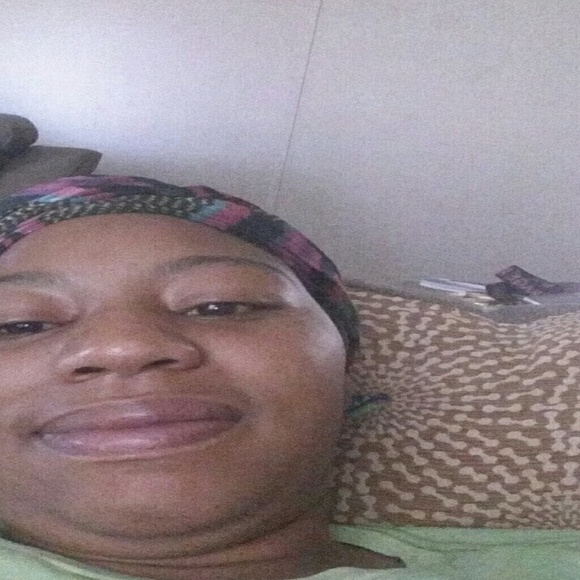 Profile Picture of Adawn Holloway (@adawnash) on Poshmark