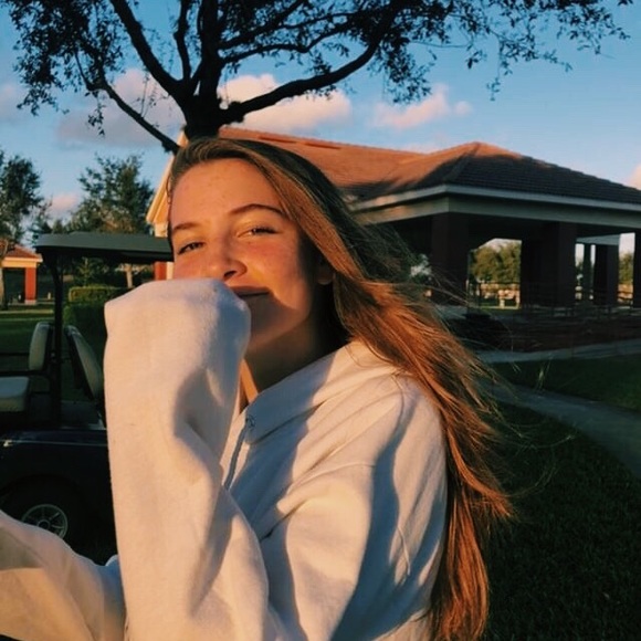 Profile Picture of Maddie Luzarraga (@maddieluz) on Poshmark