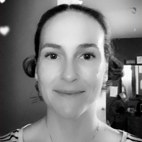 Profile Picture of Tiffany Zebron (@pooh8433) on Poshmark