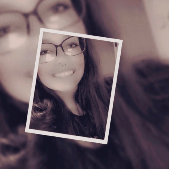 Profile Picture of Caroline Hopper (@carolinehopp691) on Poshmark
