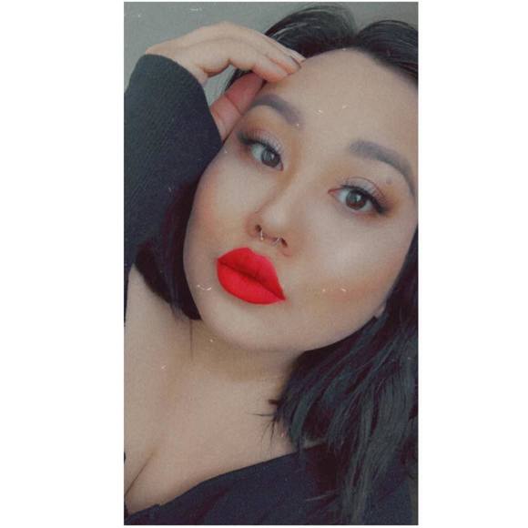 Profile Picture of Stephanie Vilaylack (@stephanievee6) on Poshmark