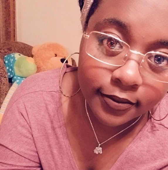 Profile Picture of Alexanderea Brooks (@alexbrooks96) on Poshmark