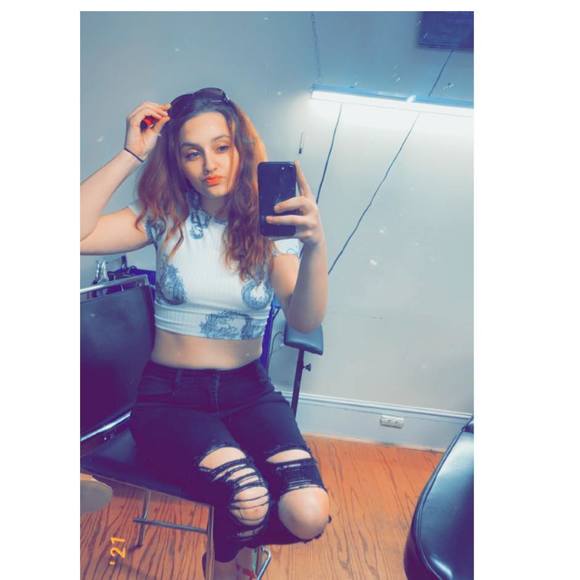 Profile Picture of Maddi Gemberling (@maddigemberling) on Poshmark