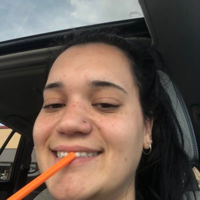 Profile Picture of Elena (@elenalarsen_) on Twitter