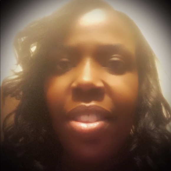 Profile Picture of Yolanda Calhoun (@lollipop0316) on Poshmark