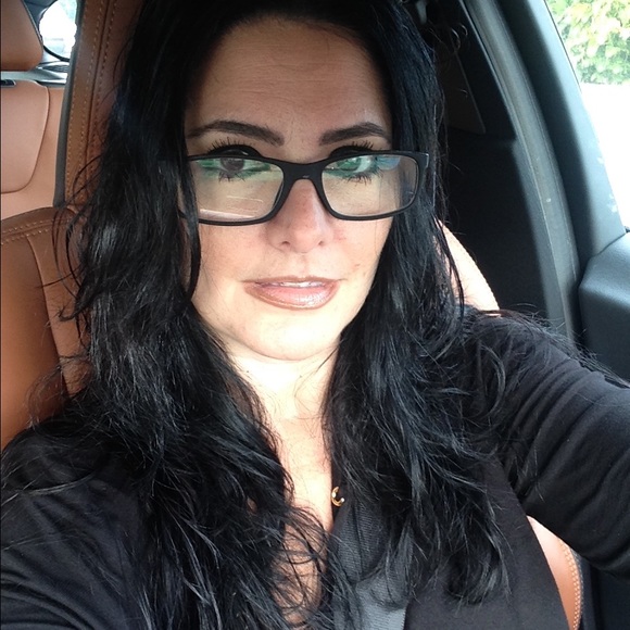 Profile Picture of Gloria Baguer (@gbaguer) on Poshmark