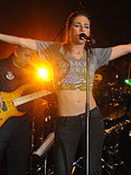 Profile Picture of Crop top - Wikipediaon Wikipedia