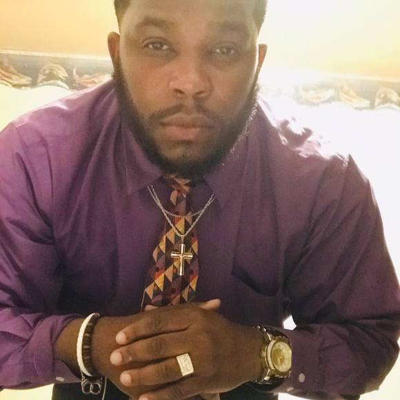 Profile Picture of Lenondale Coleman ii (@lenoncoleman) on Poshmark